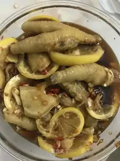Sour lemon chicken claws
