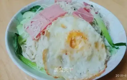 Fried ham and egg noodles