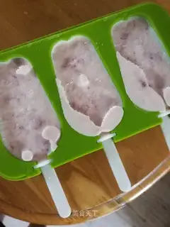Strawberry popsicles