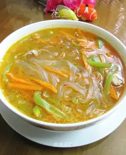 Pyramid carrots of gravy