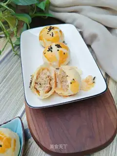 Fresh meat mooncake