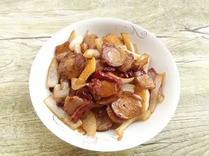 Onion gravy and chicken