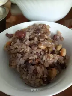 Five grains of rice and rice