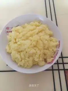 A yellow milk pie