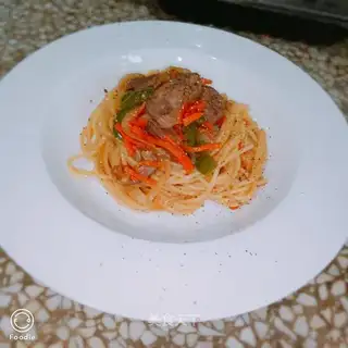 Black pepper steak noodles