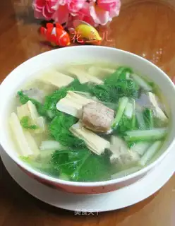 Scrambled cabbage broth