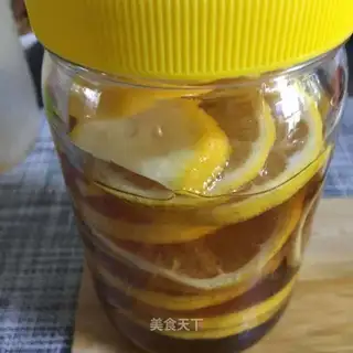 Homemade lemon honey water
