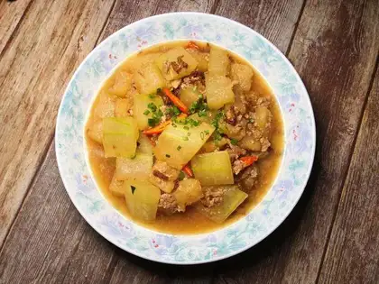 Shrimp, meat, melon