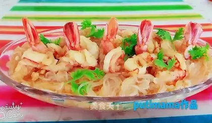 A garlic fan with a shrimp
