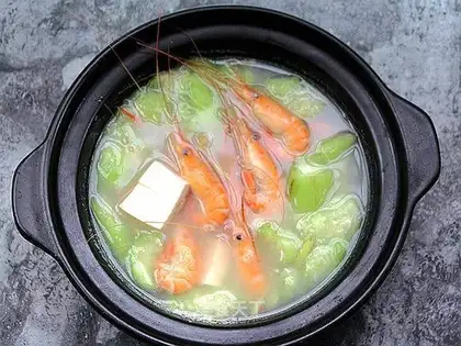 Shrimp tofu melon soup