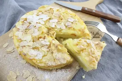 An apple tower with four layers of taste