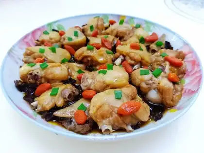 Blackwood, steamed chicken wings