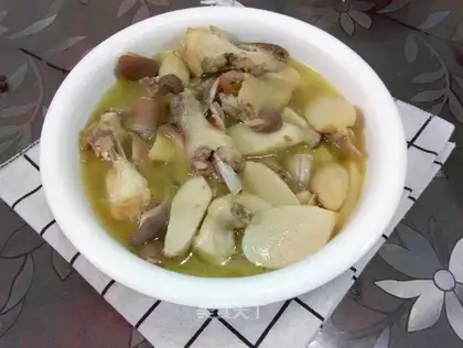 Pig belly chicken soup