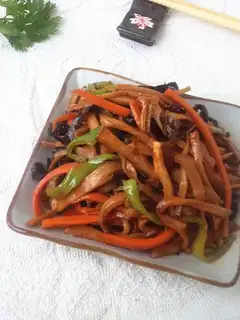 Fish apricot mushroom