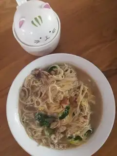 Seafood vegetable egg noodles