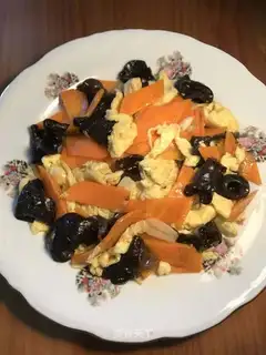 Carrot, wood, eggs