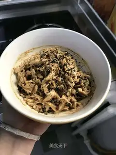 Spicy hands tore chickens