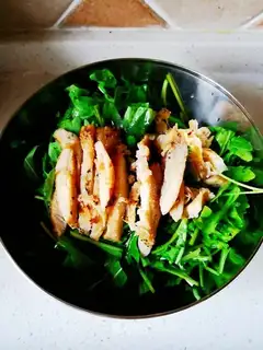 Chicken chest sesame salad