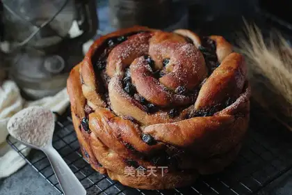 Cinnamon and black bread