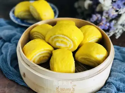 Double pumpkin buns