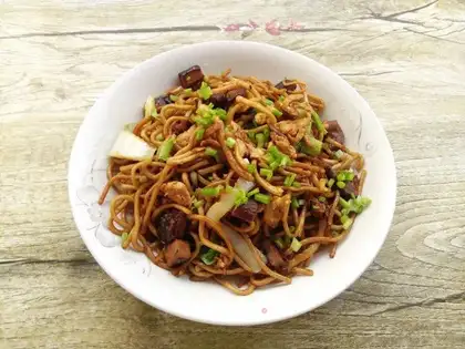 Plum mushrooms. Hot dry noodles