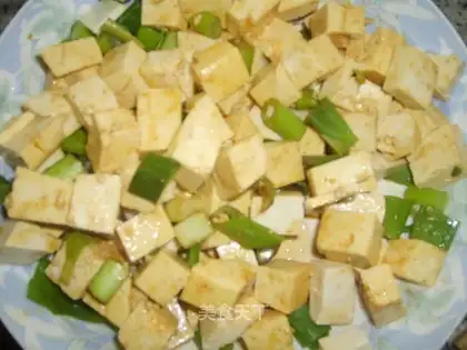 Shallots mixed with tofu