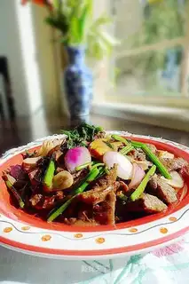 stir-fried beef with onion in oyster sauce