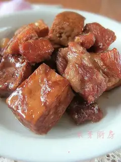 Braised pork with dried bean curd in soy sauce