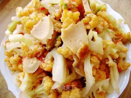 Braised cauliflower with tomatoes