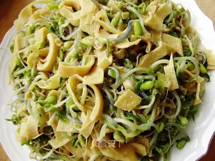stir-fried shredded tofu with green bean sprouts