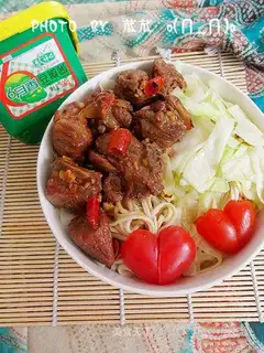 Maotai-flavored pork ribs noodles with fried sauce