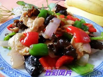 Quick hand dish colorful chicken slices
