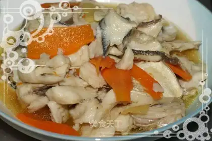 Poached fish fillet without spicy food