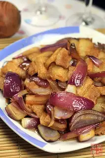 stir-fried pork belly with onions