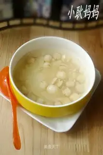 Lotus seed, lily and coix seed soup