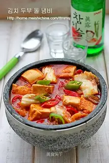 Korean spicy cabbage and tofu soup