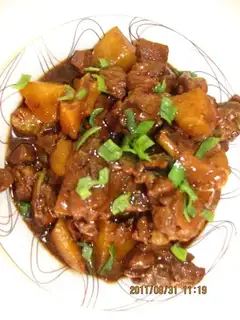 Attractive stir-fried duck legs