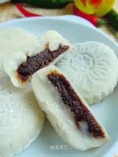 snowy moon cakes