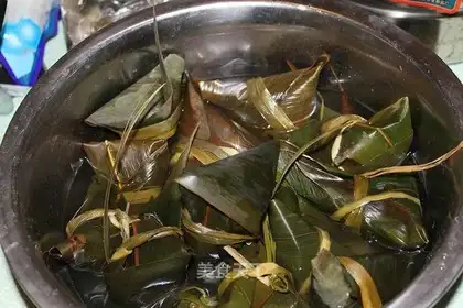 Sweet date glutinous rice dumplings