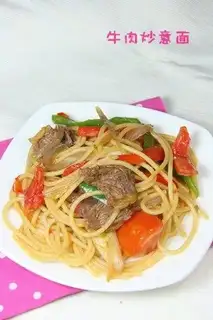 stir-fried pasta with beef