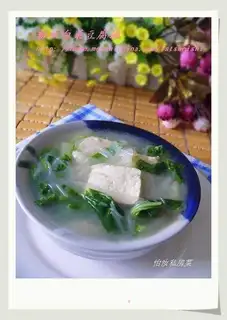 Chinese cabbage, vermicelli and tofu soup