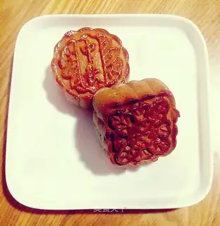 Cantonese-style moon cakes