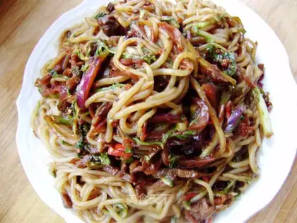 Home-cooked fried noodles with bean paste
