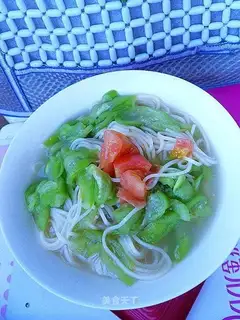 Luffa chicken soup noodles
