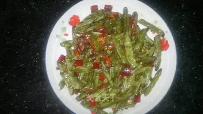 Dry stir-fried green beans