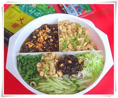 Double-color and Double-flavor fried sauce noodles
