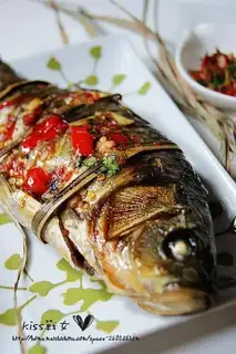Roasted crucian carp with lemongrass