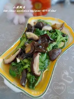 stir-fried green vegetables with mushrooms and fungus