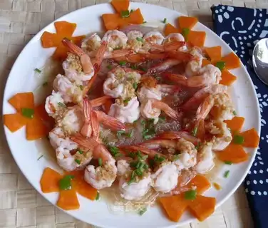Steamed shrimp with garlic