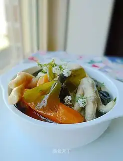 Kelp chicken feet soup